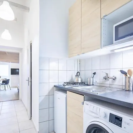 Easy Parking - - Ac *